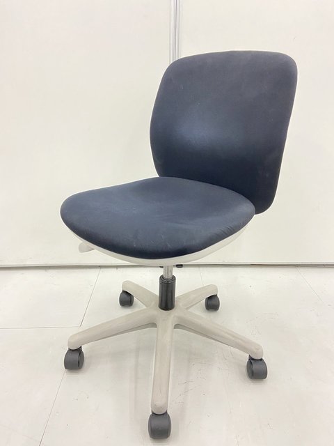 【中古】エニーザ   ウチダ（UCHIDA) 肘無ローバックチェア