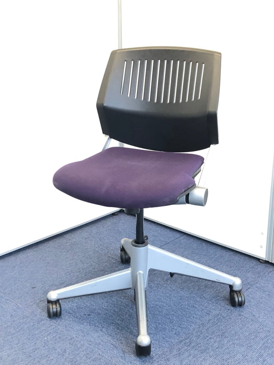 在庫のてこ入れをします！折りたたみ・上下昇降可能なミーティングチェアを値下げ！
                        カート 
                                    中古
            