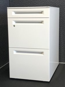 【残り1台】
大量収納ならコレ！
フリーアドレスオフィスにぴったり！
※塗装剥がれありの為特価