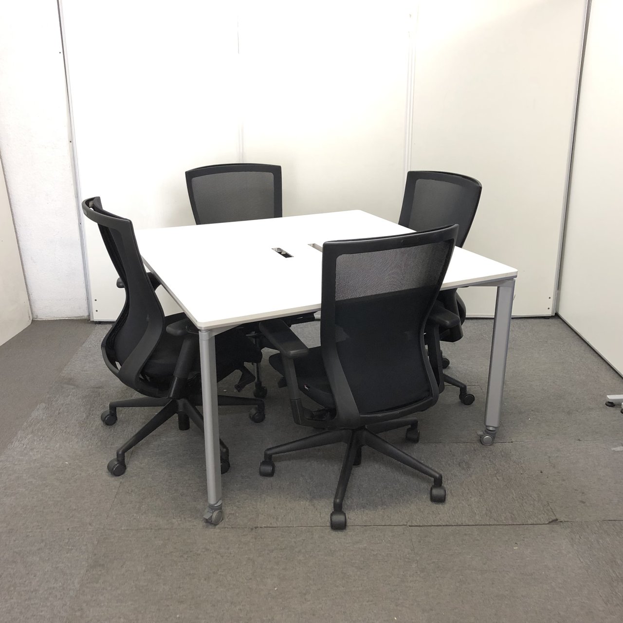 【尼崎店限定価格！！】フリーアドレスデスクとファシスのT500シリーズ4脚セットで、お得です！！【関西在庫数ナンバーワン・尼崎店】
                        ワークソート 
                                    中古
            