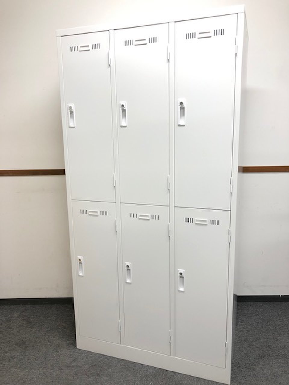 【清潔なホワイト】鍵2本付き！人気のホワイト6人用ロッカー入荷！当日引取可能【メーカー在庫多数あり】【新大阪】【北摂】
                        ＳＬＫロッカー
                                    新古品
            