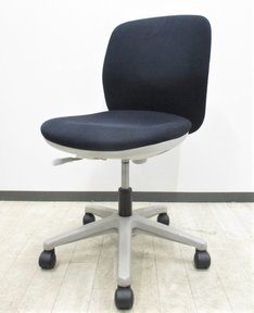 【コンパクト設計で省スペース！】■ウチダ　エニーザチェア　ブラック【おつとめ品】