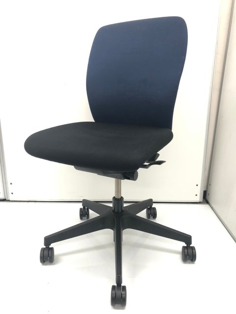【中古】フルゴ   イトーキ（ITOKI） 肘無ローバックチェア