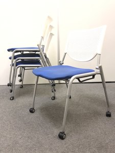 【4脚セット】キャスター付きスタッキングチェア オカムラ okamura プロスタック ブルー 背もたれ ホワイト 