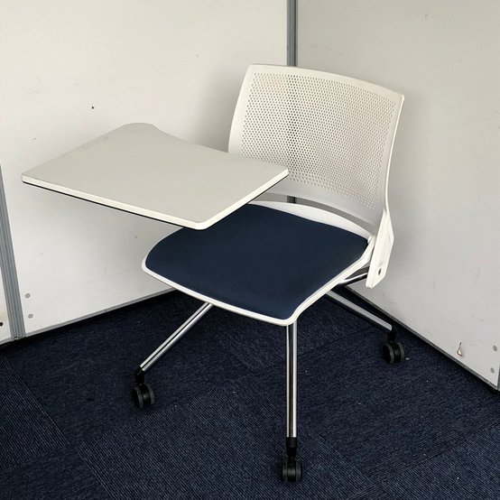 【中古】その他シリーズ テーブル付ミーティングチェア オカムラ（okamura） ネスティングチェア