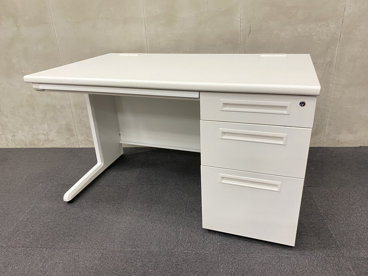 倉庫在庫品【人気のホワイト色！】今なら数揃います！【オフィス家具】
                        ODH デスク 
                                    新品
            