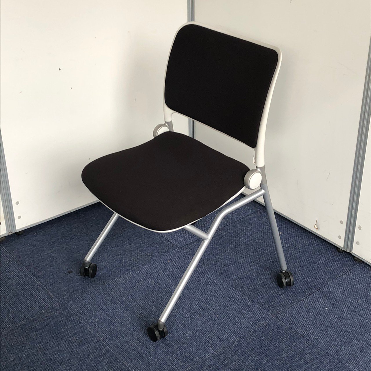 3次元ファイバースプリング｜長時間の会議｜
                        ブルーメ 
                                    中古
            