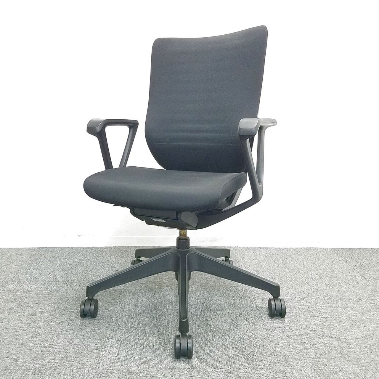 【1脚限定】【肘に割れ有】【訳あり品の為特価】イトーキ製｜エピオスチェア｜オシャレなデザイン！一瞬でスタイリッシュなオフィスに！中古家具 OA 家具 オフィス ブラック 黒
                        エピオス 
                                    中古
            