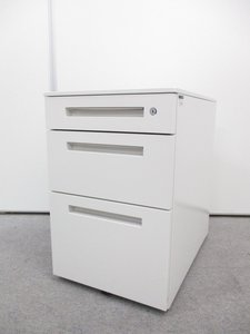 【人気のホワイトワゴン】高さ607mmのため小さいデスクににも入ります。