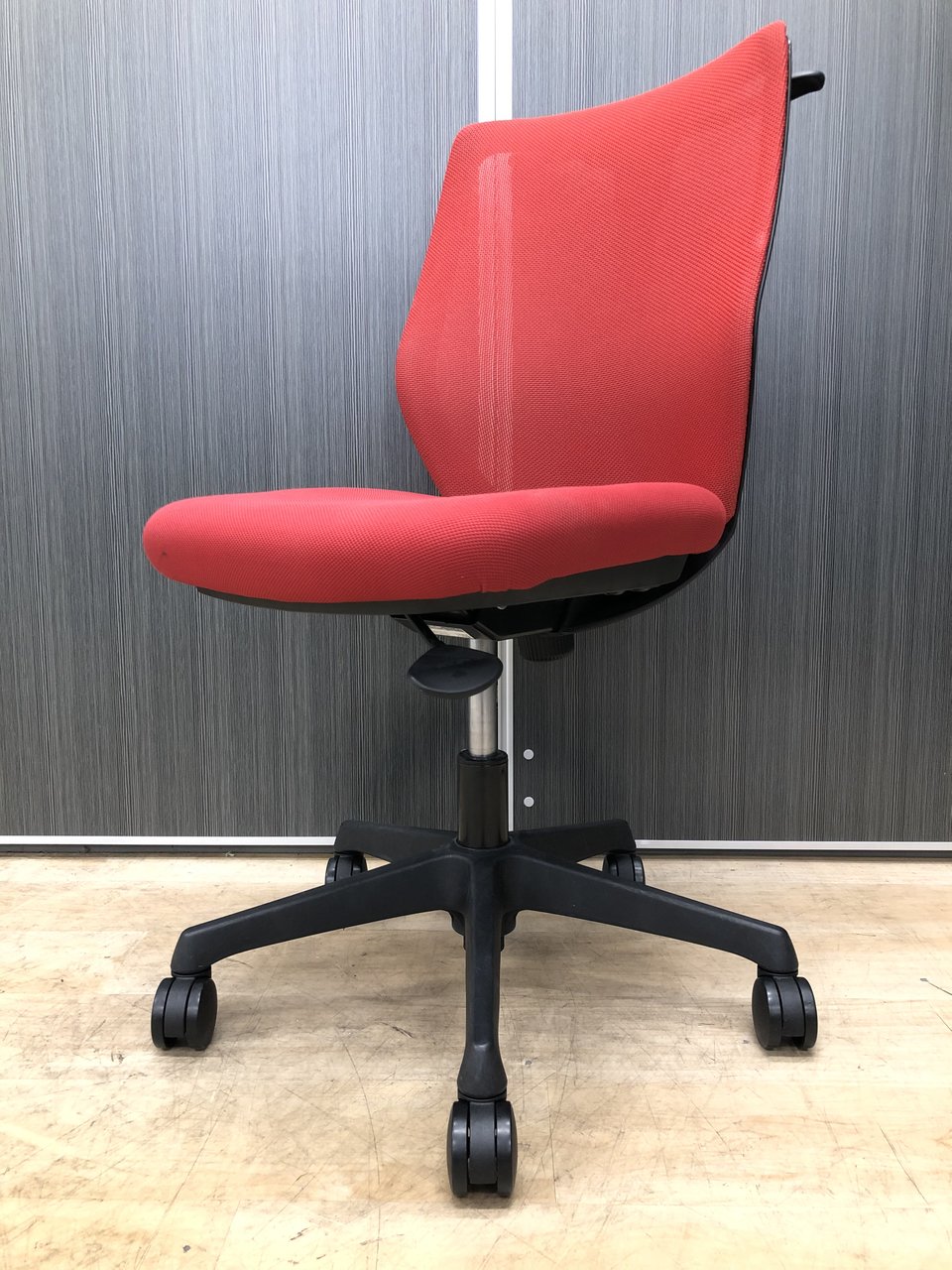 【6脚入荷】メッシュ背もたれで通気性バツグン！!コンパクトで柔らかな座り心地のデスクチェア【中古】【オフィス家具】【東京】【大阪】【愛知】【岐阜】
                        CG-M 
                                    中古
            