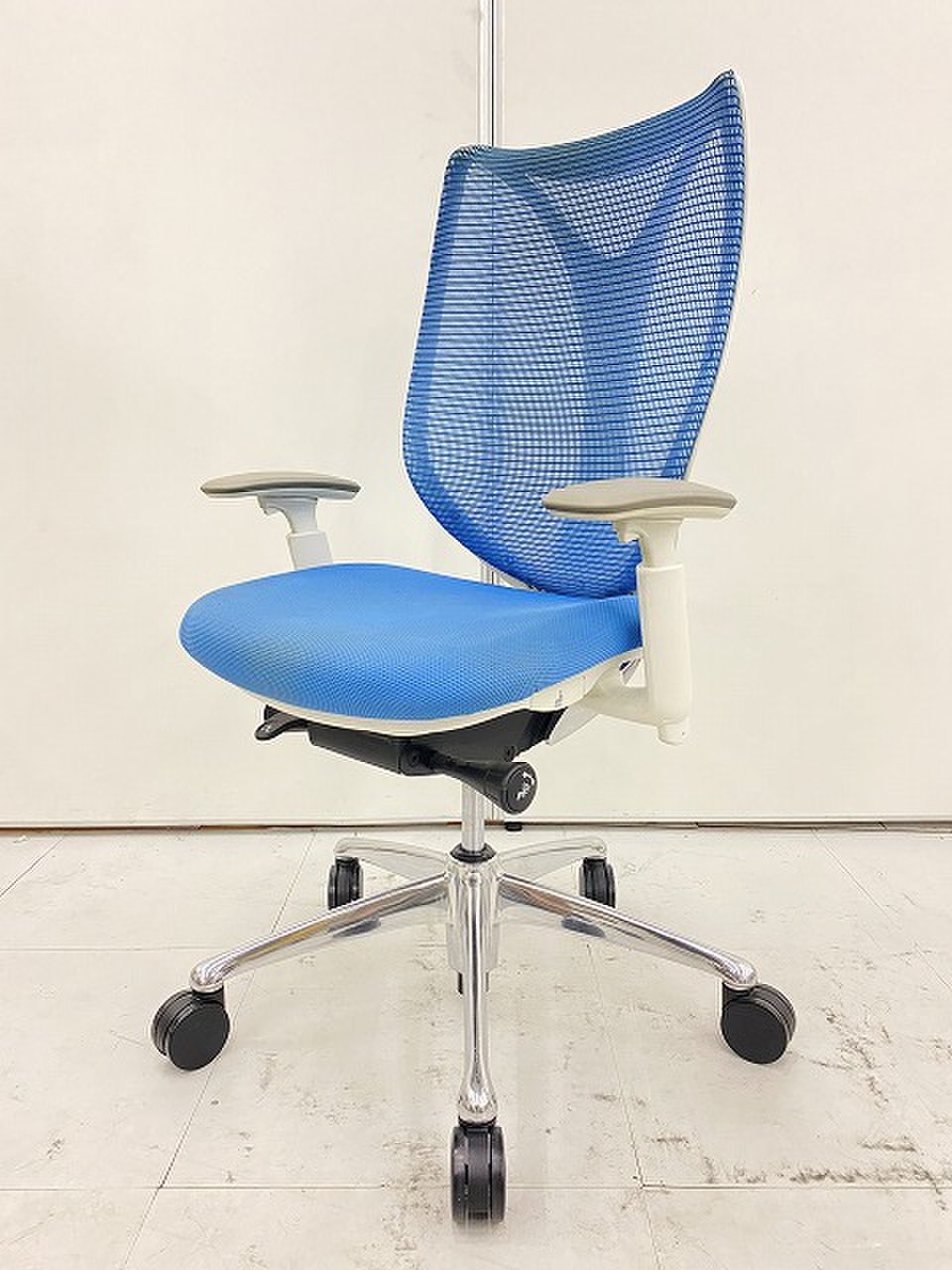 【テレワーク推奨チェア】【限定1脚】【レア】鮮やかなブルー！【倉庫在庫品】
                        サブリナ 
                                    中古
            