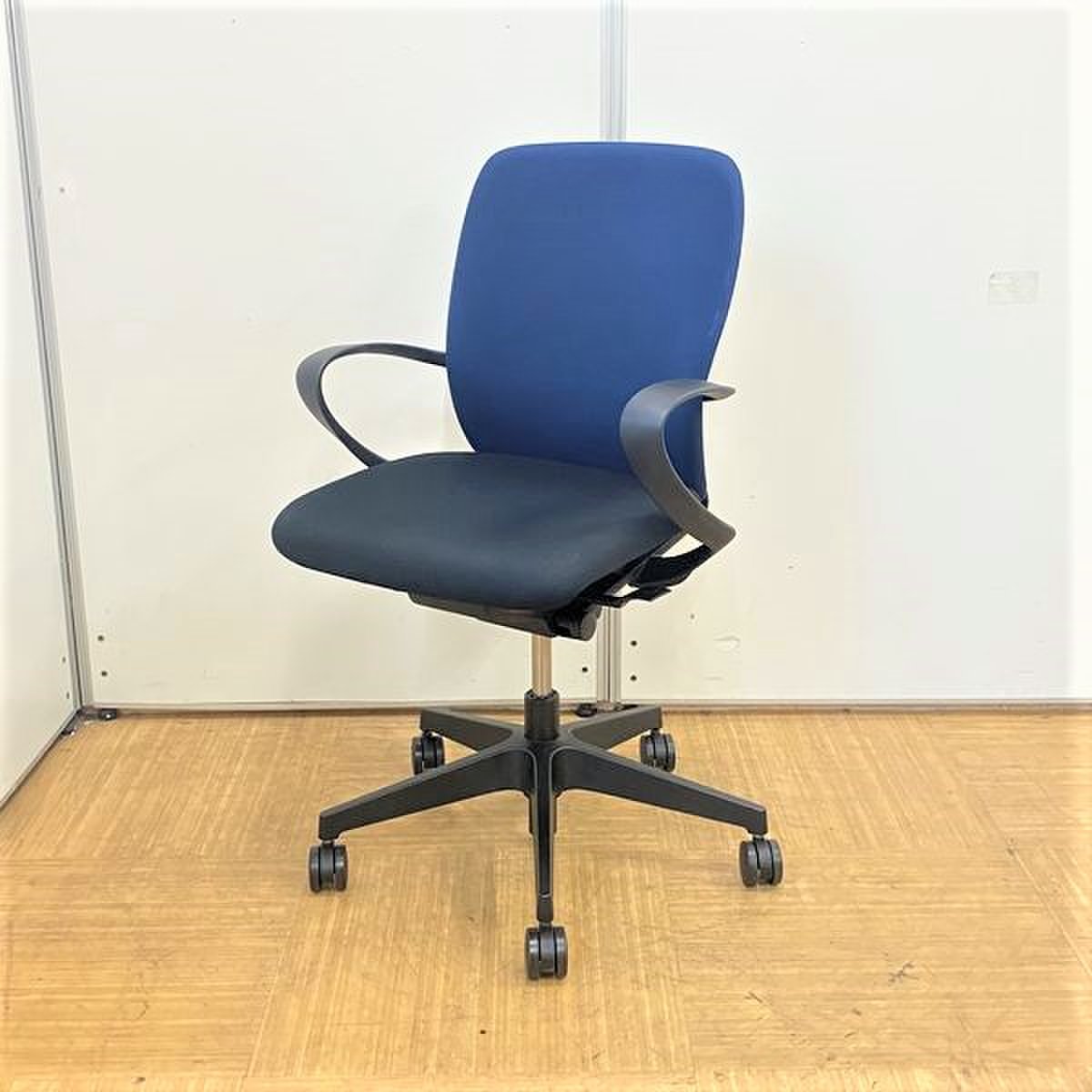【ロット】【シンプルなデザインのチェア】【コスパ重視！】【イトーキ/フルゴ】
                        フルゴ 
                                    中古
            