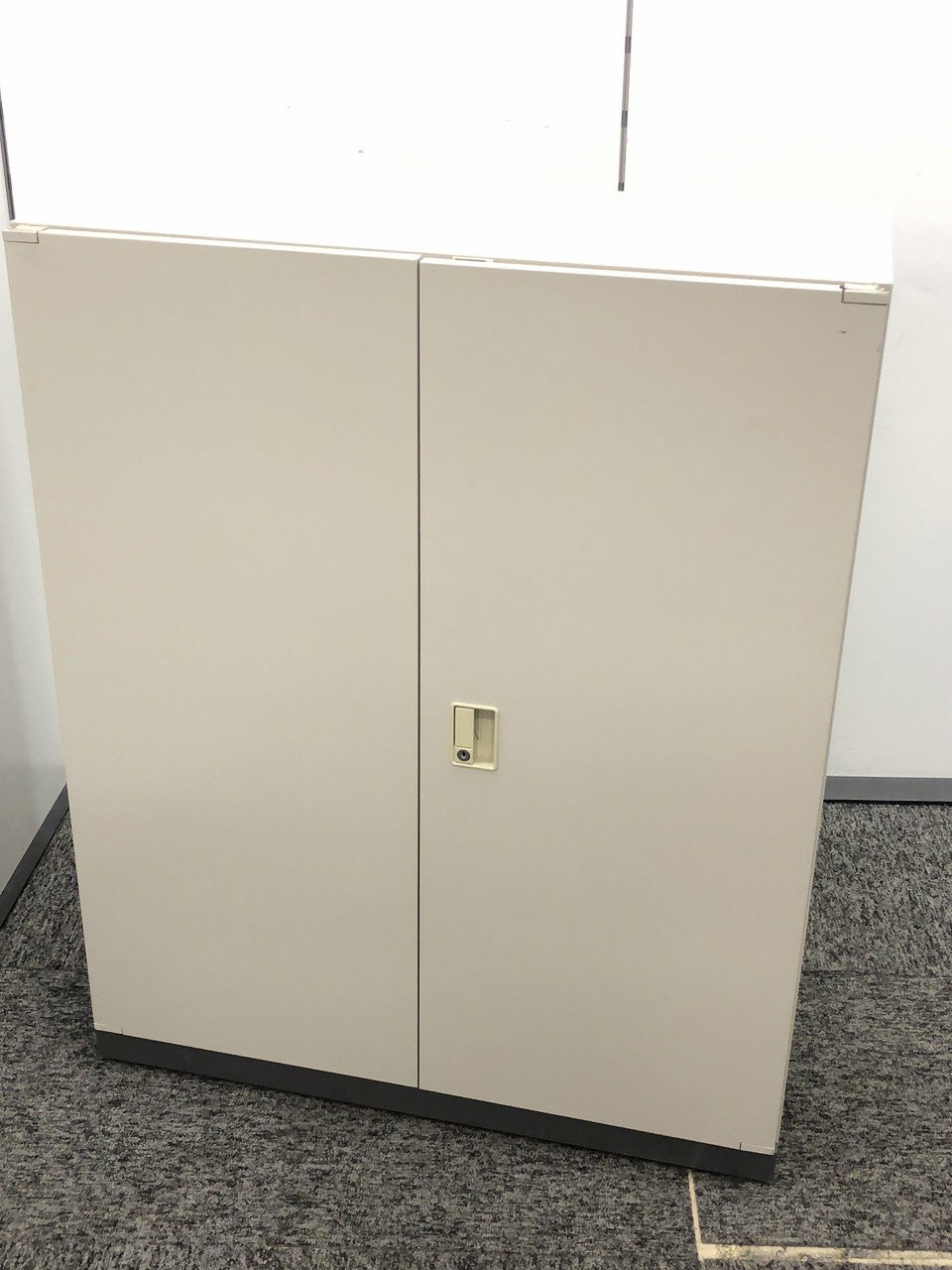 コクヨ製　BWN　両開き書庫　ニューグレー色　観音開き　おすすめ　書類収納　限定1台
                        ビジネスウォールNタイプ 
                                    中古
            