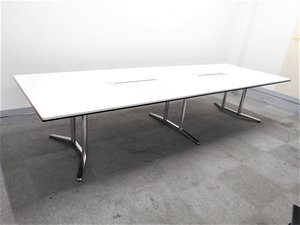 【高級会議用テーブル】【チェアもセットでご提案可能】8名様推奨/オカムラ製/ラティオ2/ホワイト/配線付き※雰囲気変わります！