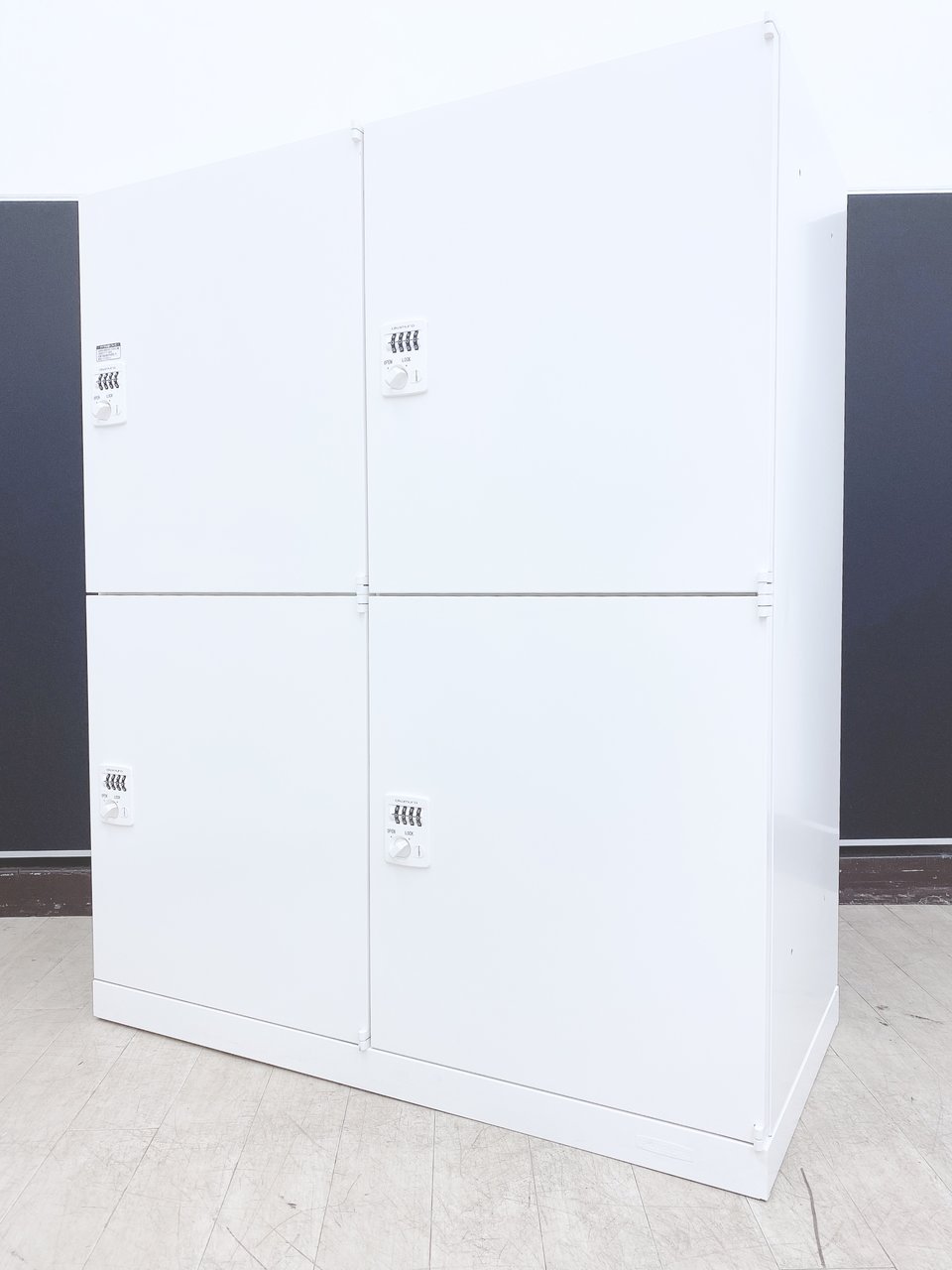 【パーソナル】仲良く４人用！セキュリティ抜群！フリーアドレスとともに！安心オカムラ製
                        レクトライン 
                                    中古
            