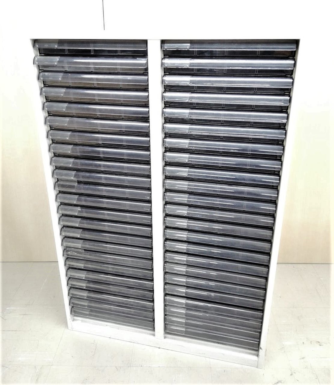 【希少品！！】資料をたくさん収納できます！！オカムラ製のクリスタルトレイ！
                        SA 
                                    中古
            