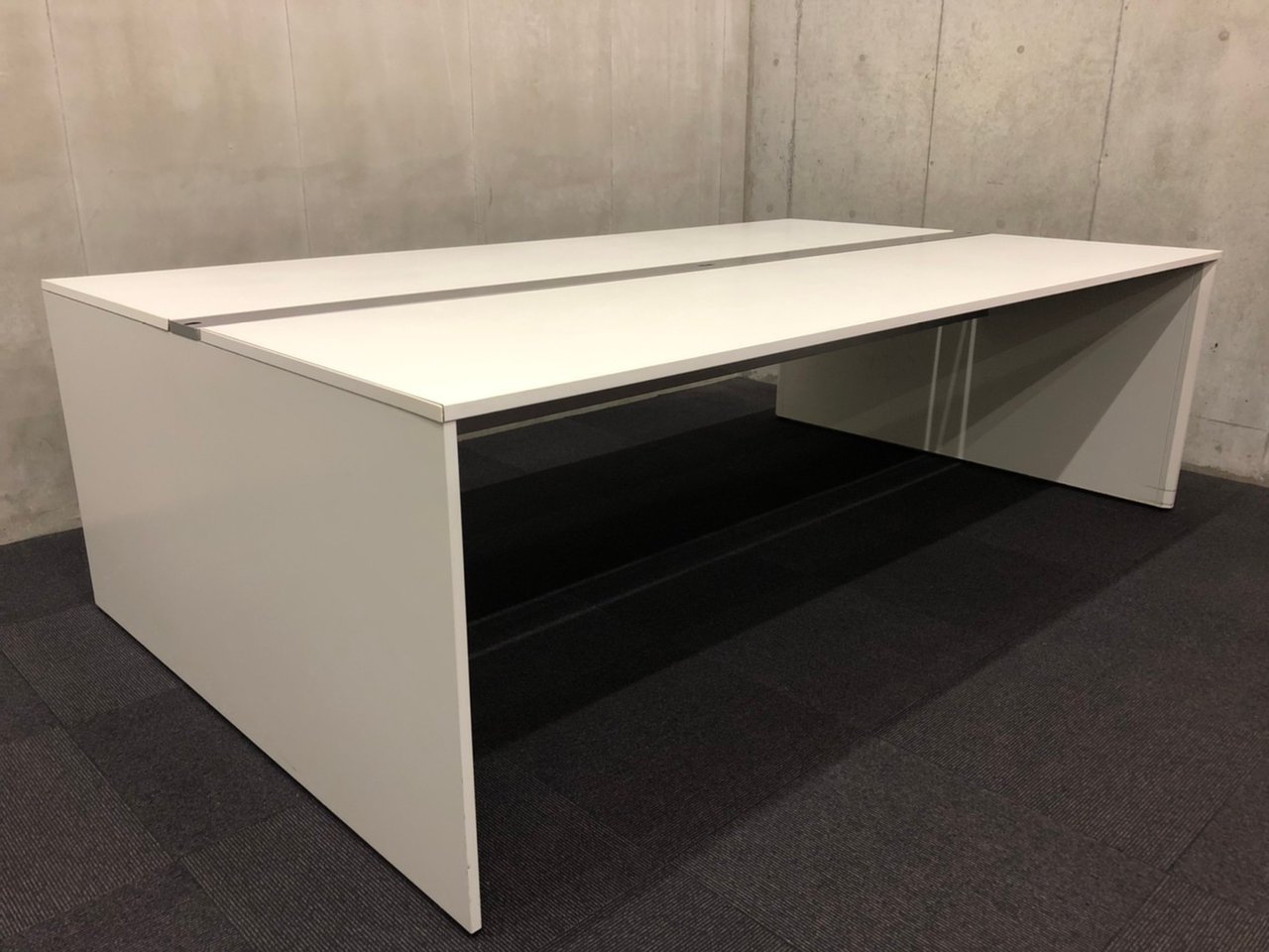 【幅2400mm】
新しいワークスタイルにも対応！
固定席を設けない「フリーアドレス」オフィスに！
【倉庫在庫品】
                        インターリンク 
                                    中古
            