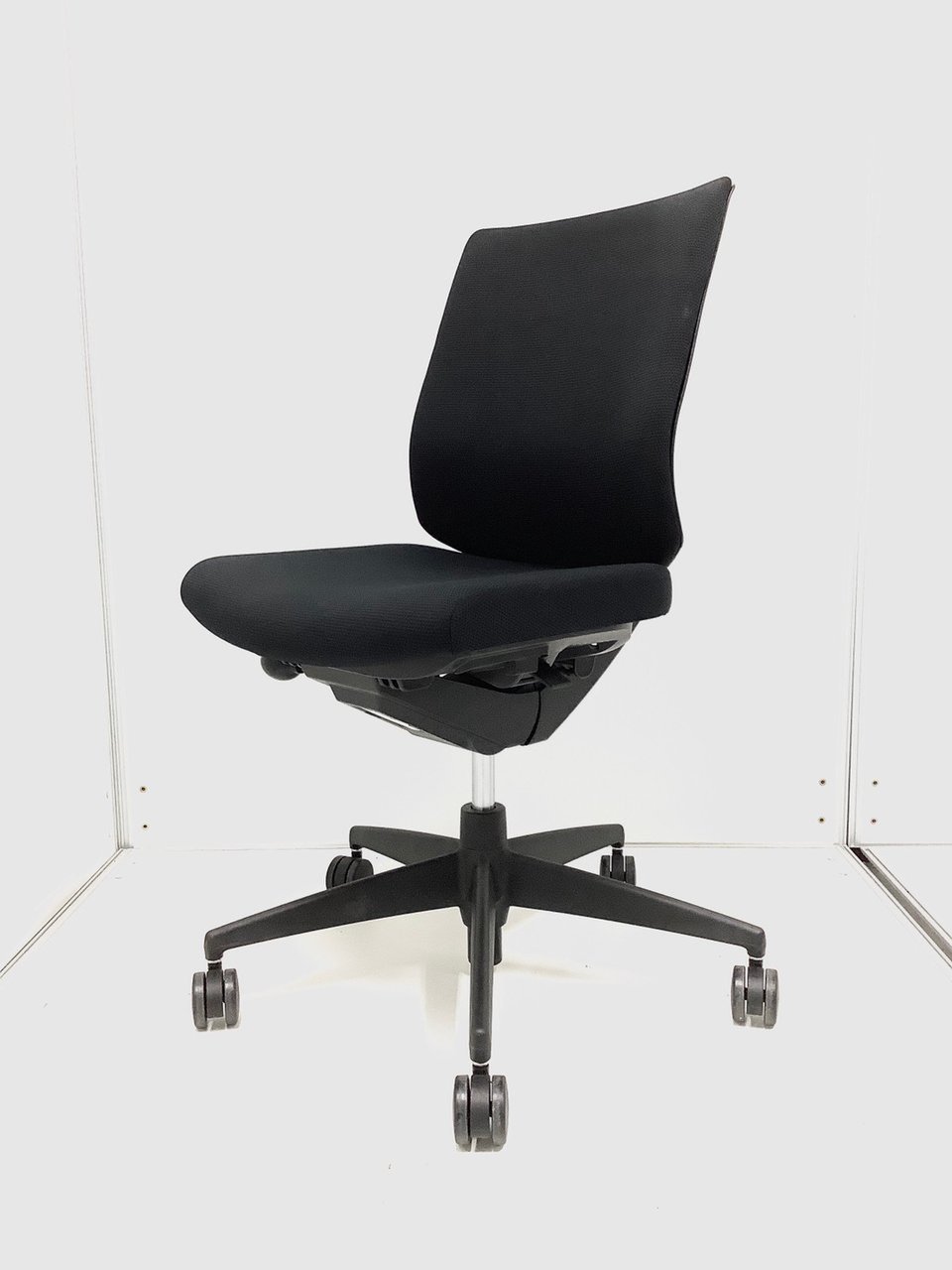 【現行機種】【2019年製】デュアルモーション対応。リラックス時と全集中時で背もたれの角度の使い分けに対応。｜拠点開設｜Aランク
                        ウィザード3 
                                    中古
            