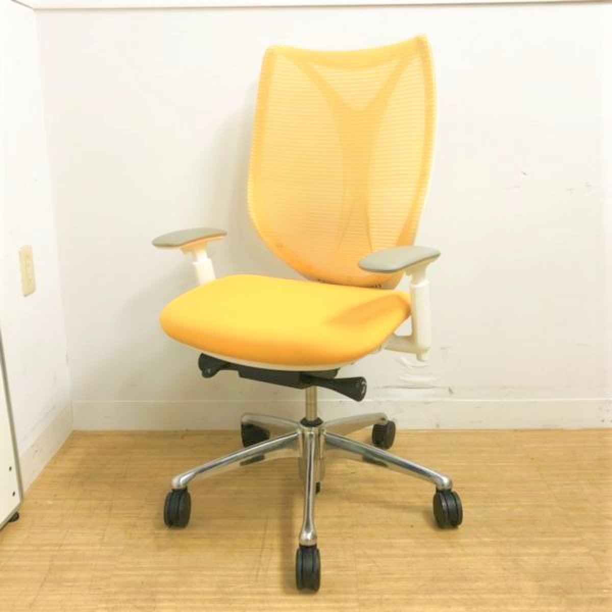 【個人利用・テレワークなどにおすすめ】【色々な機能が満載】非常に優れた座り心地　オカムラ　サブリナ
                        サブリナ
                                    中古
            