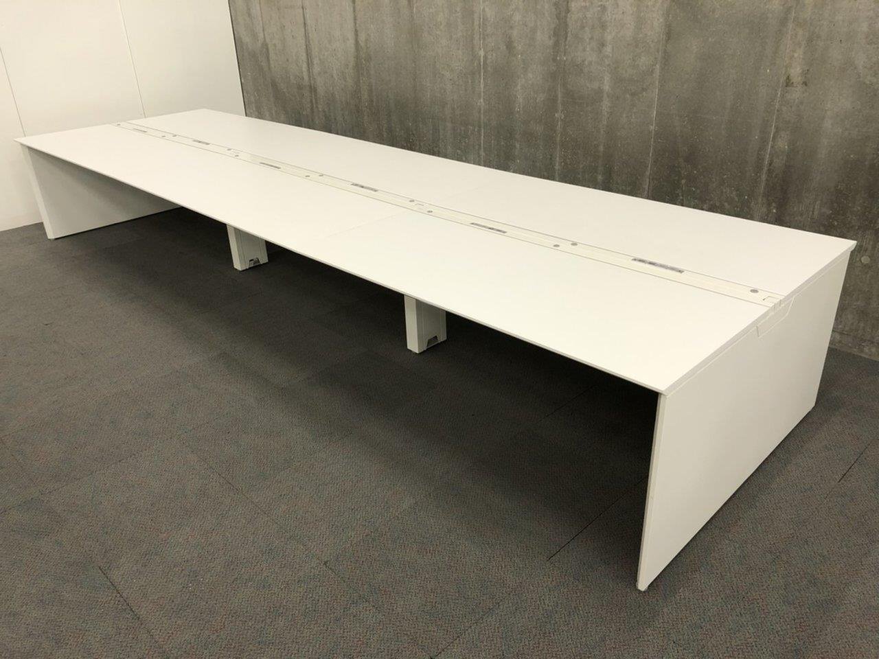 【ウィズコロナの新しいオフィスの形に！】オカムラ（okamura）フリーウェイ／色：ホワイト（MG99）／6～8名使用推奨／幅4800㎜　／なんと電源ユニット付のフリ-デスク！★
                        プロユニットフリーウェイ 
                                    中古
            