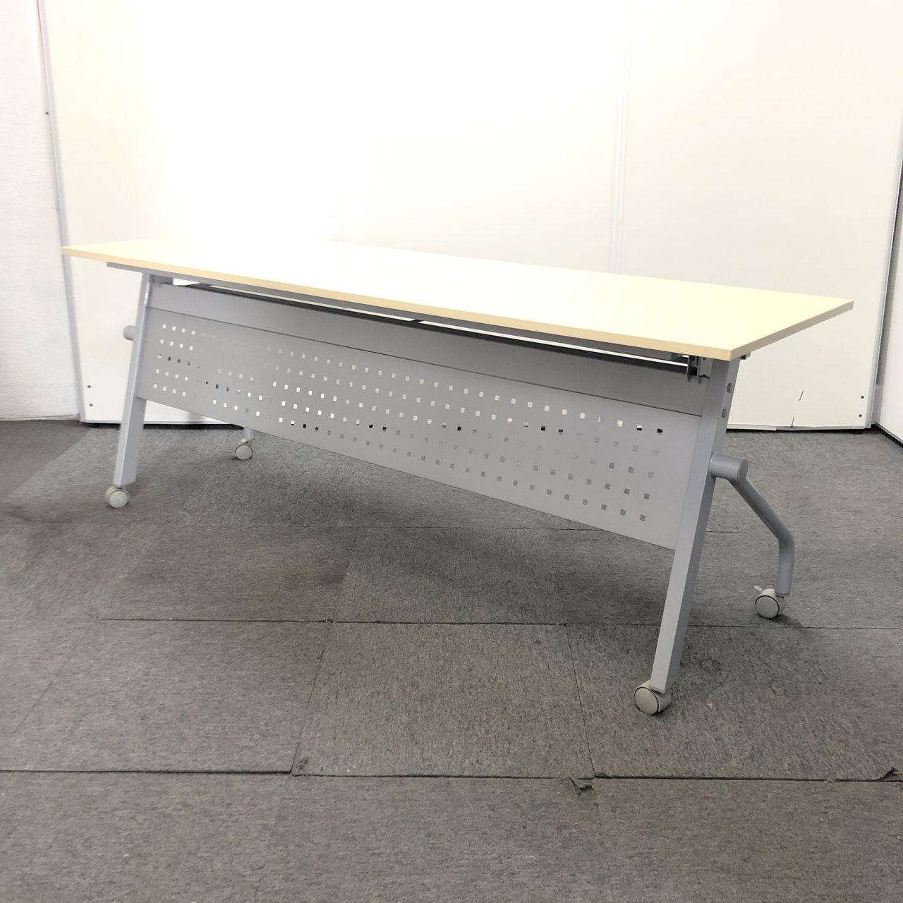 【1台限定】綺麗なナチュラル天板のサイドスタックテーブルが入荷！【関西在庫数ナンバーワン・尼崎店】
                        その他シリーズ
                                    中古
            