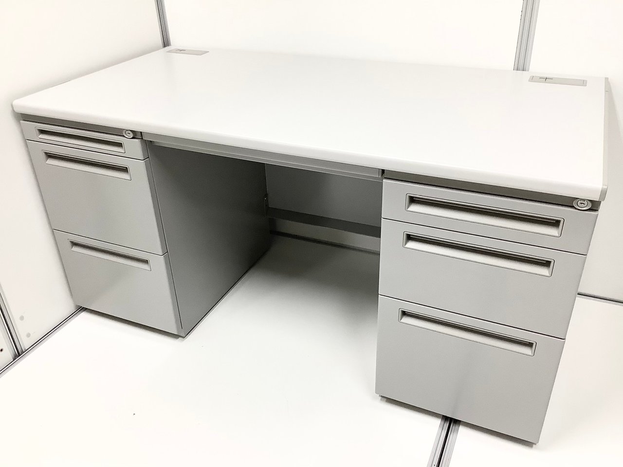 人気／品質良好／定番シリーズ　◆内田洋行／UCHIDA◆FEED／フィード　※天板：ライトマインドグレイ（MG）色／本体：ペールグレイ（PG）
                        FEED 
                                    中古
            