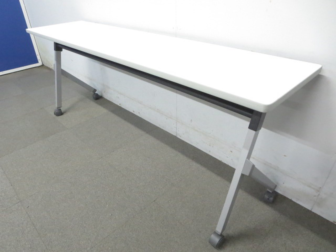 【フレキシブルに活躍！】■平行スタッキングテーブル（W1800×D450）ホワイト
                        KUY　ケーユーワイ
                                    中古
            