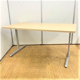 【2017年製美品】シンプルフォルムミーティングテーブル！！T字脚で足元スペースも有効活用！！
