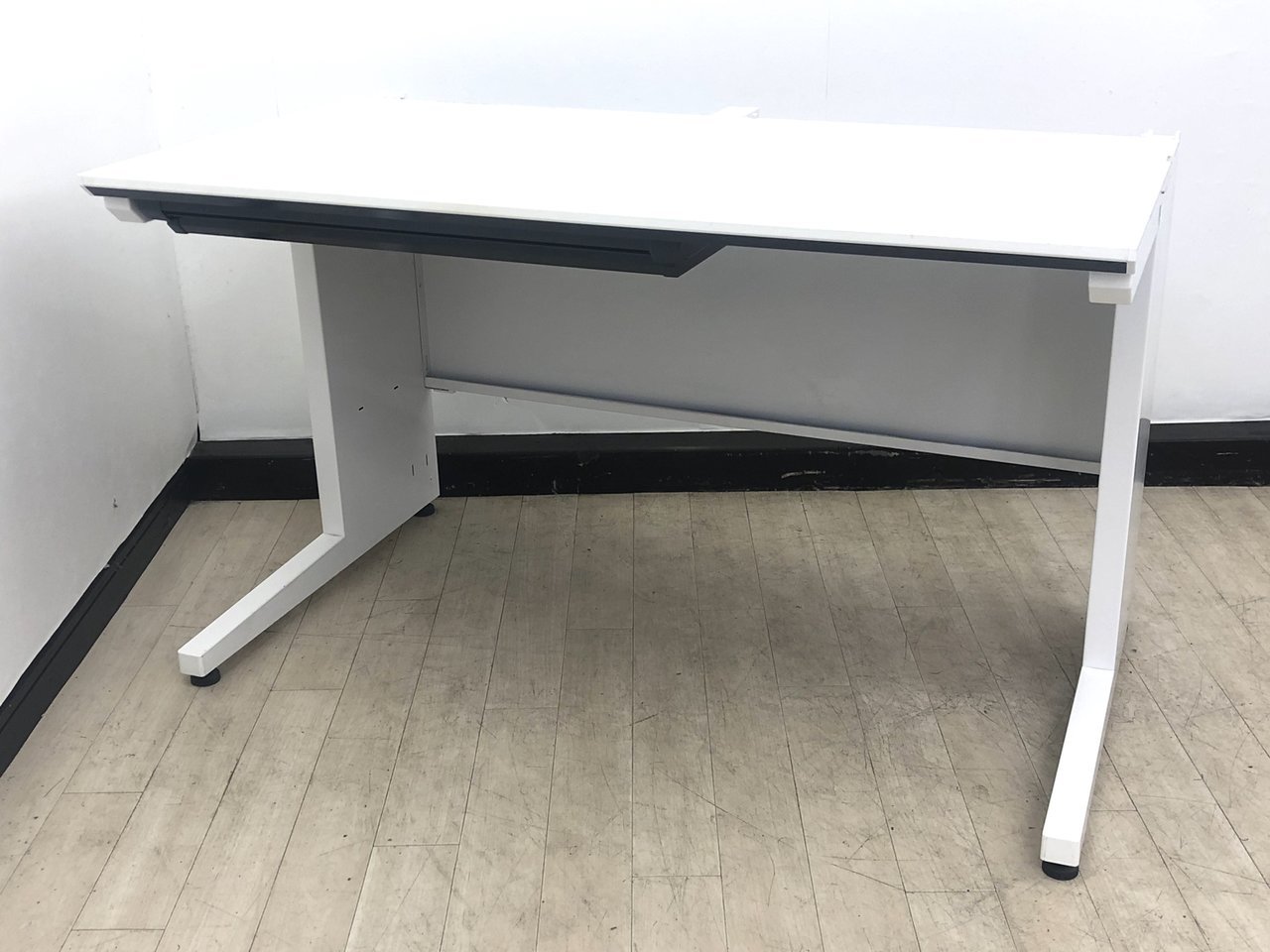 【年末最終お値引き！】作業用デスクに！コクヨ製isシリーズ！※配線カバー無しです。

                        アイエス 
                                    中古
            