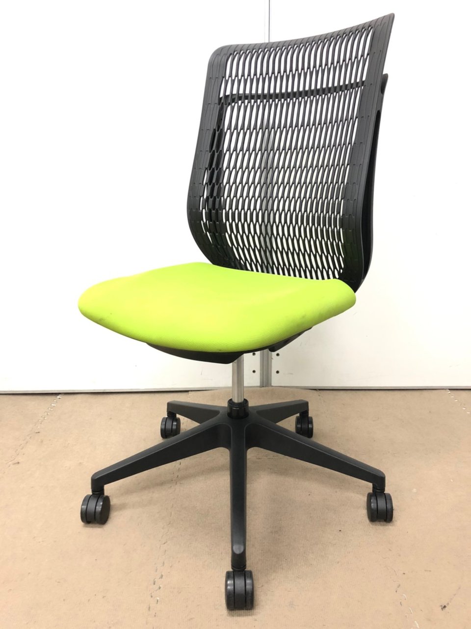 【樹脂メッシュを知っていますか？】AJチェアと言えば3Dメッシュ！
                        AJ（エージェイ） 
                                    中古
            