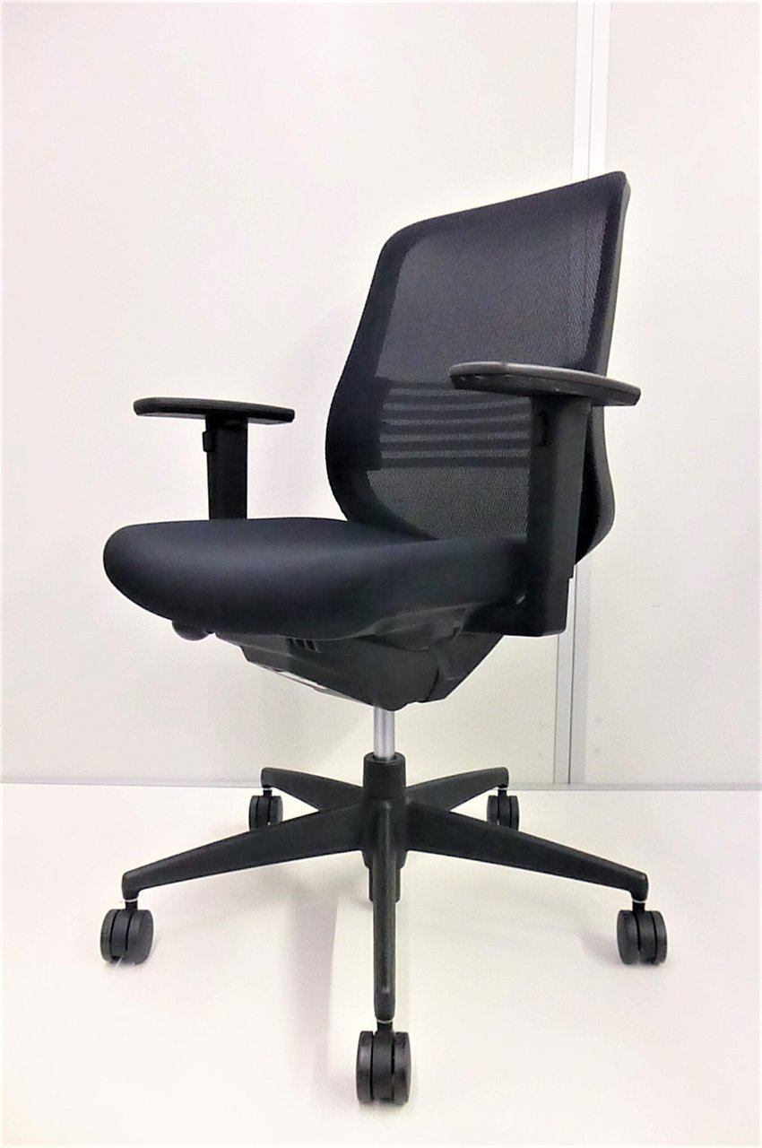 ブラックメッシュの人気デザイン！オフィスでもご自宅でも違和感なし！コクヨ/シロッコ/ブラック/肘付き
                        シロッコ 
                                    中古
            