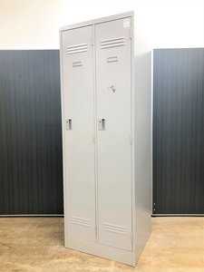 【おつとめ品】定番の2人用ロッカー!!目立つキズが有るためお得にご案内【中古】【オフィス家具】【東京】【大阪】【愛知】【岐阜】