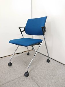 2017年製/肘付の会議用チェアが8脚入荷！コクヨ/ネスティングチェア