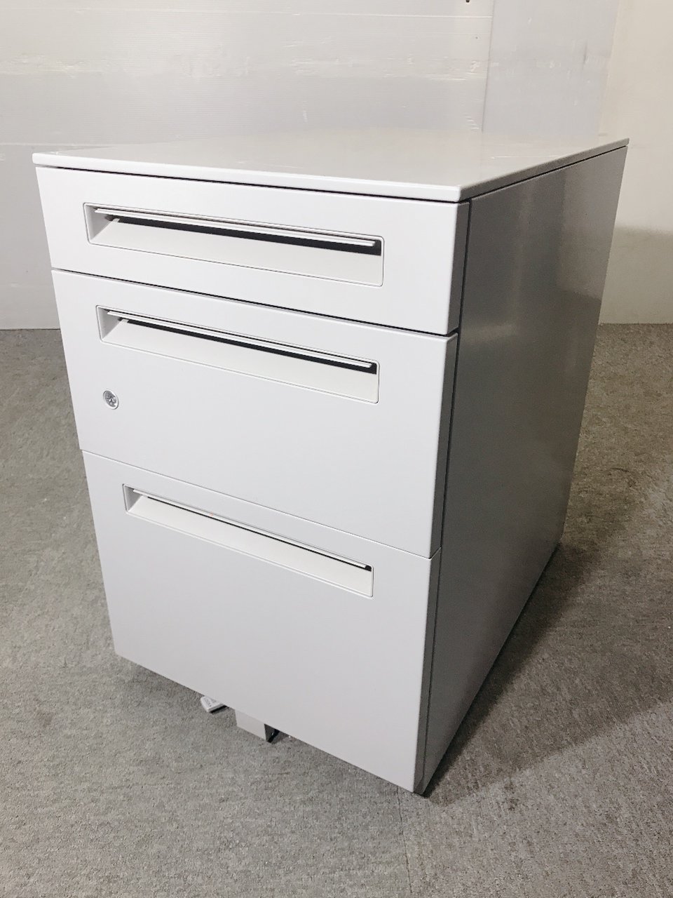 内田洋行　3段ワゴンが大量入荷しました！【ウチダ】【キャスター付き】【FEED】【デスクイン】
                        FEED 
                                    中古
            