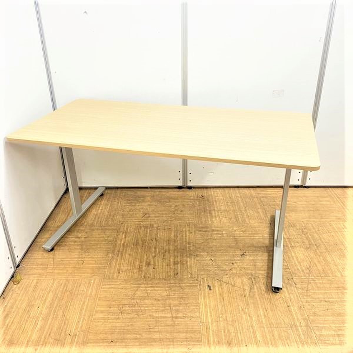 【脚部分キャップ欠品のためお値打ちに！】すっきり足元T字脚ミーティングテーブル
                        その他シリーズ
                                    中古
            