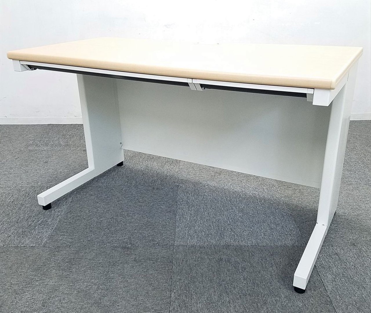 【ナチュラルカラーでコミュニケーション活性化！】■プラス製　平デスク　W1200×D600mm【省スペース！】
                        フラットライン 
                                    中古
            