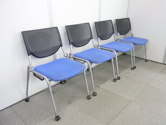 【中古】プロスタック   オカムラ（okamura） スタッキングチェア
