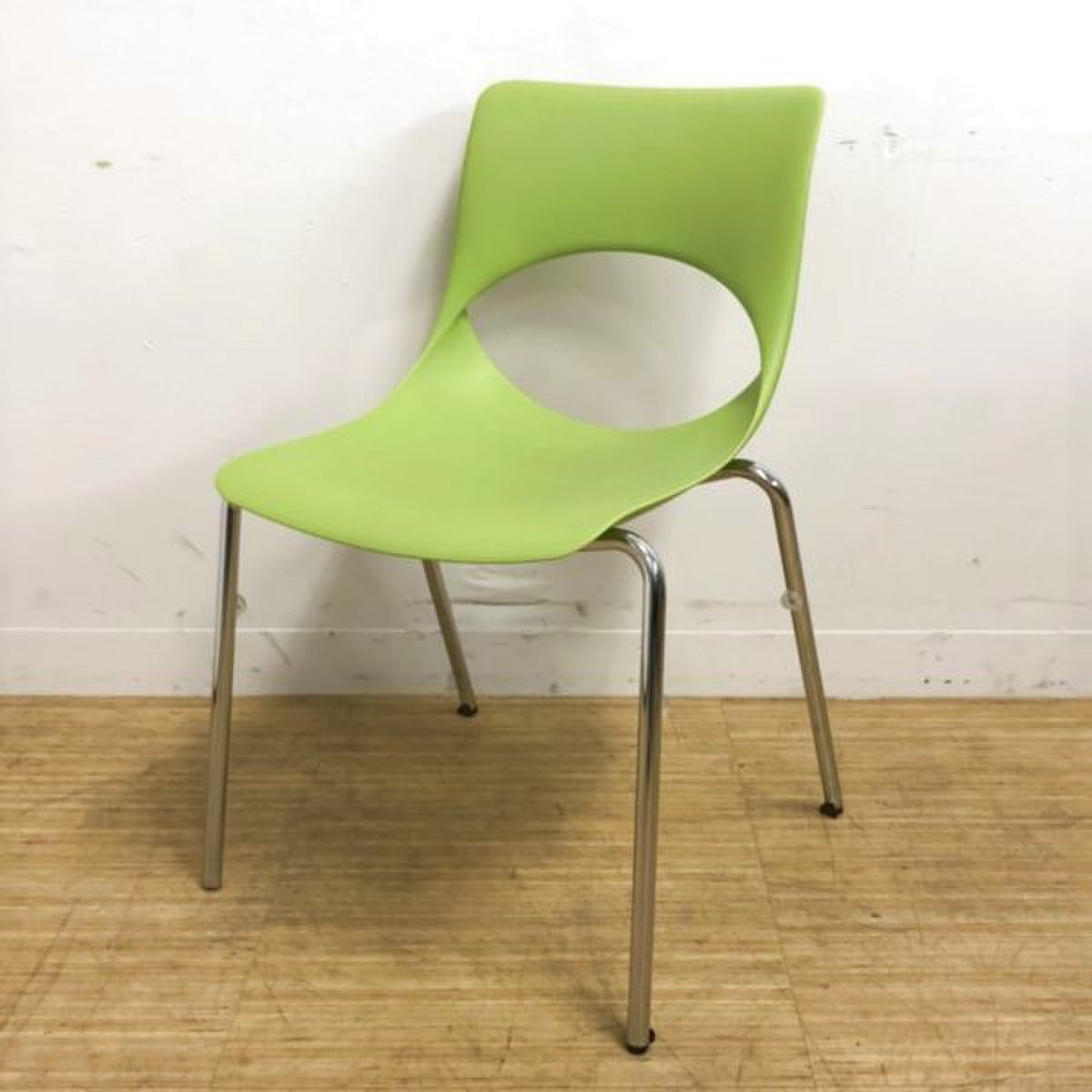 【4脚入荷】高耐久な樹脂製スタックチェア入荷！！柔らかな中間色の【セージ】
                        ルッツ 
                                    中古
            