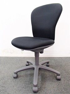 【スタンダードなデザインで座りやすい】■コクヨ　レグノチェアー　ブラック