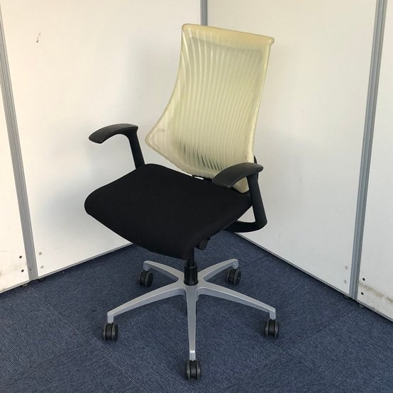 【中古】エフ   イトーキ（ITOKI） 肘付ハイバックチェア