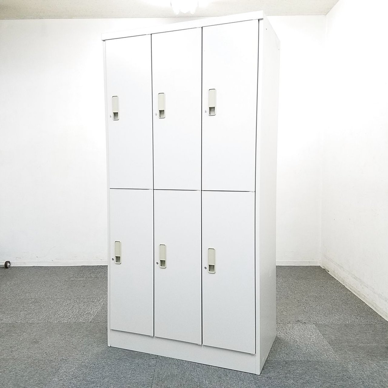 【2台入荷】イトーキ製の6人用ロッカー入荷！中古　オフィス　ロッカー　更衣室
                        多人数用ロッカー
                                    中古
            