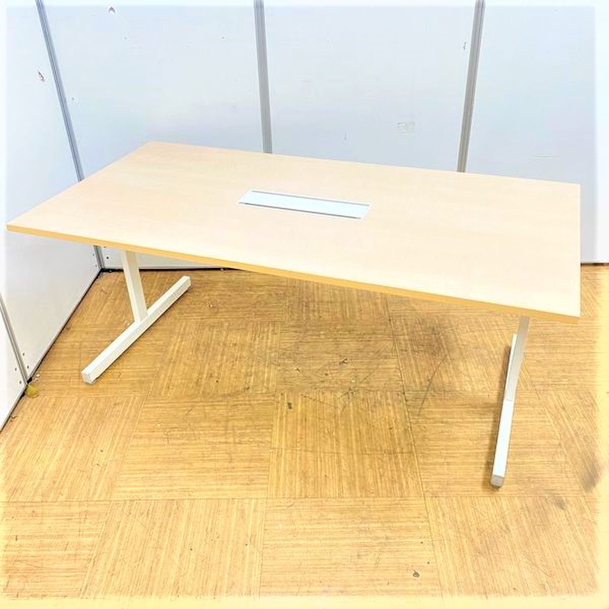 【T字脚がオススメポイント！】【ウチダ製ノティオが1台限定入荷！！】
                        ノティオ 
                                    中古
            