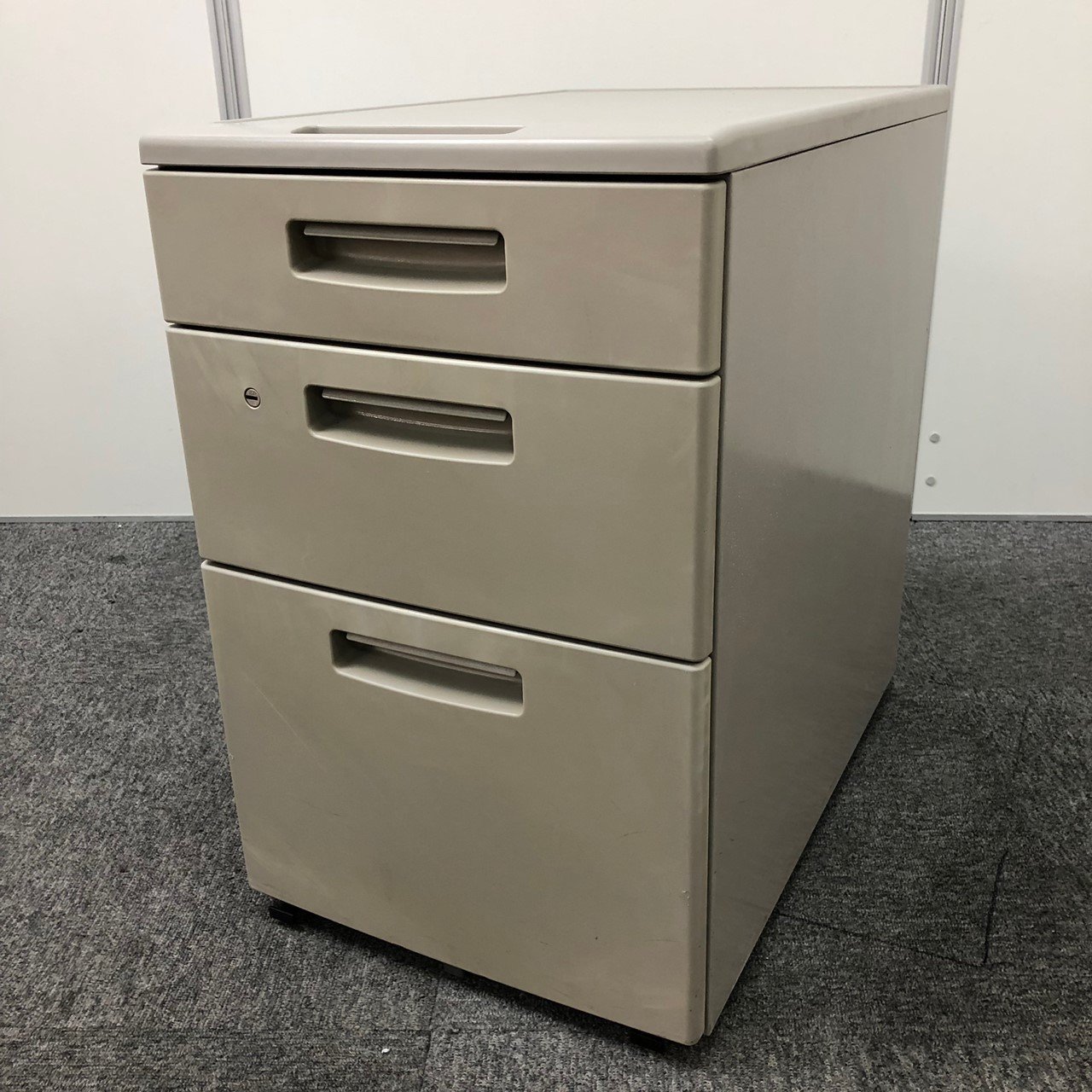 【尼崎店限定価格！！】コクヨ｜新BS｜グレーカラー｜3段ワゴン！！【関西在庫数ナンバーワン・尼崎店】
                        新BS 
                                    中古
            