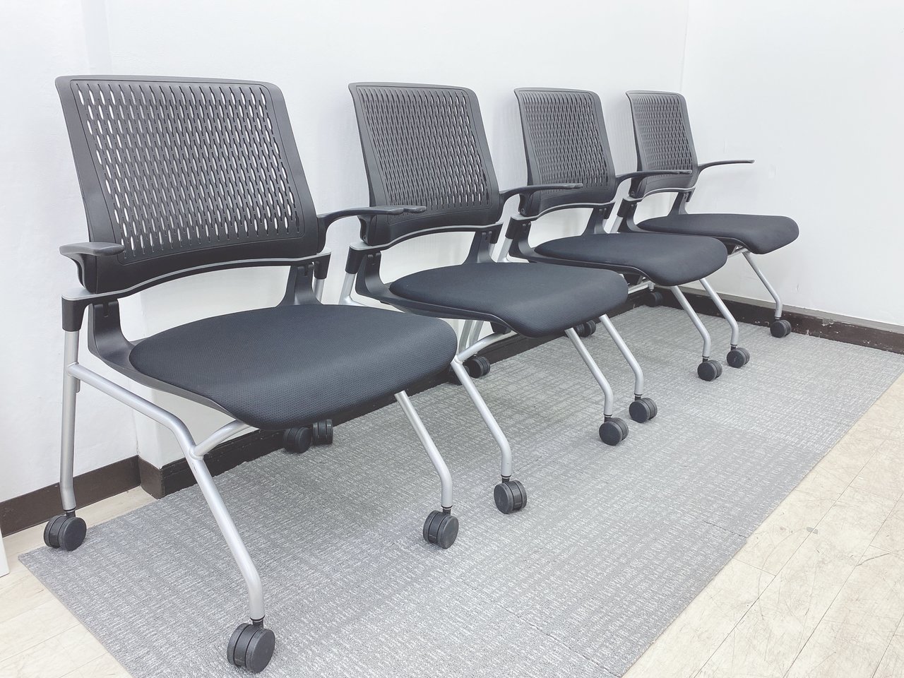 【セットで安い！】肘付きミーティングチェア４脚セット【コクヨ製】オルディナチェア
                        オルディナ 
                                    中古
            