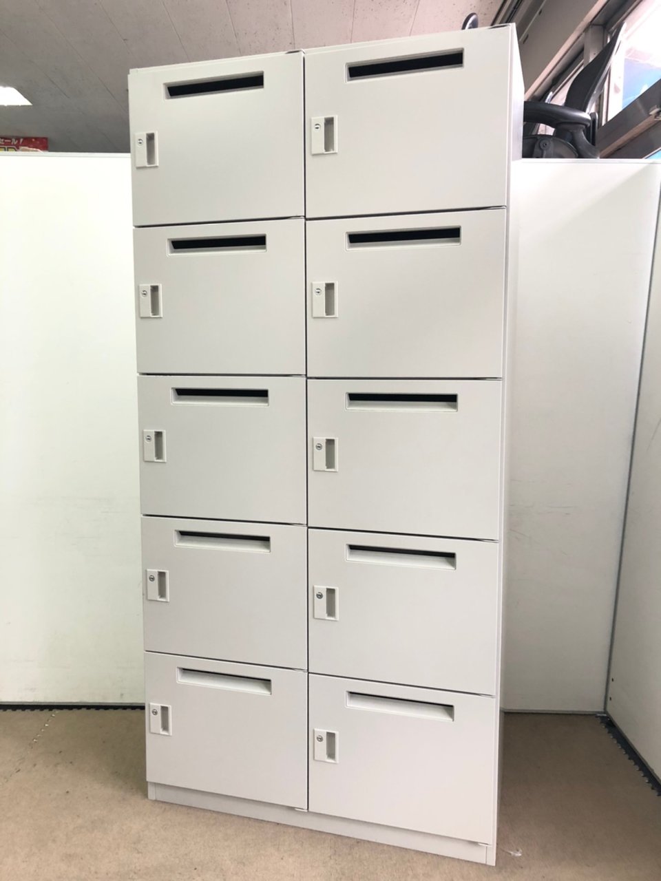 【ポストのような投函口がございます】10名用のメールロッカー
                        5-801-1210
                                    中古
            