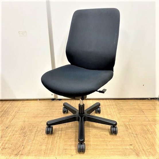 【中古】トルテ  KZ-130GB-T1T1 イトーキ（ITOKI） 肘無ハイバックチェア