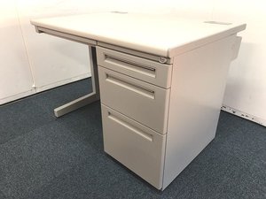 注目商品！！【コンパクトサイズで配線管理も充実の片袖机の入荷です！！】■内田洋行■FEED
