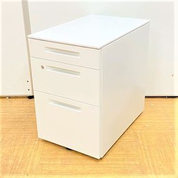 人気シリーズ！清潔感のあるホワイト！