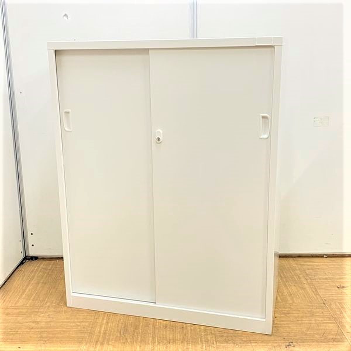 スライド扉で開閉スペース不要！人気のホワイト！
                        ANW
                                    新品
            