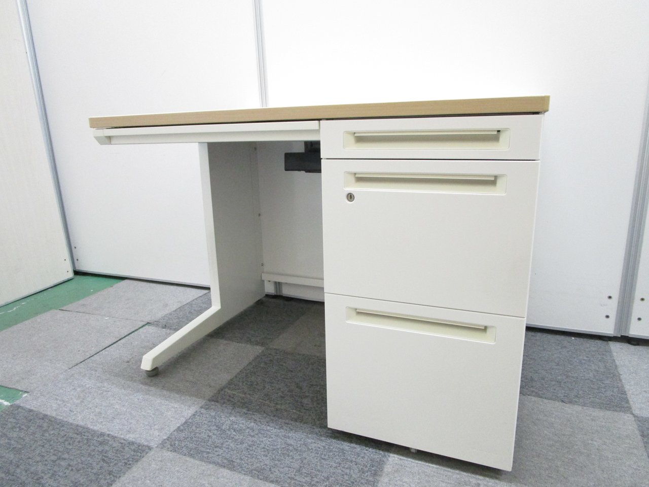 【大量入荷】オカムラ/アドバンス/ナチュラル【デザイン性のある木目調】
                        アドバンス 
                                    中古
            